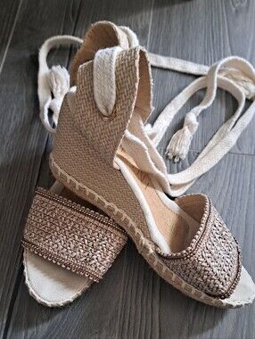 AMIANI Resort Fashion espadrilles wedge sandals cream neutral ankle ties 8.5